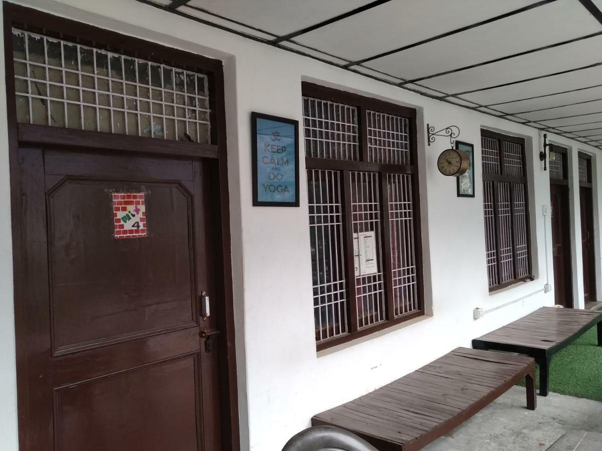 Mochila Youth Hostel Mcleod Ganj Dharamshala Dış mekan fotoğraf